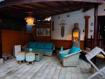 Villa Tropis Dengan Sentuhan Balinese Dekat Pantai Saba