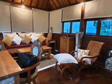 Villa Tropis Dengan Sentuhan Balinese Dekat Pantai Saba