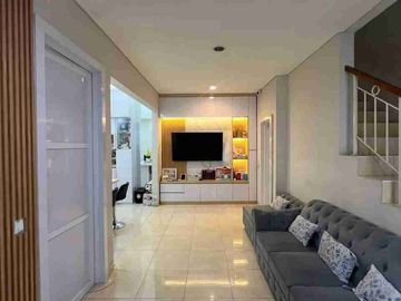 Dijual Rumah desain cantik Minimalis lokasi strategis, terawat seperti baru DMB59