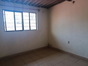 Venta de propiedad en la Colonia Melchor Muzquiz, Ecatepec de Morelos.  con 8 viviendas (4 de 2 recámaras y 4 de 1 recámara) y estacionamiento