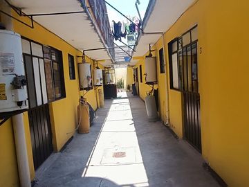 Venta de propiedad en la Colonia Melchor Muzquiz, Ecatepec de Morelos.  con 8 viviendas (4 de 2 recámaras y 4 de 1 recámara) y estacionamiento