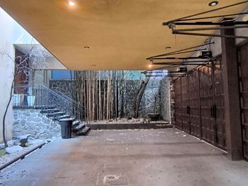 Casa en venta en Colonia Tlalpan Centro II, Alcaldía Tlalpan, CDMX  Ideal para vivir o invertir, 750 m2 de construccion.
