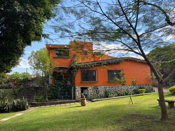 CASA EN JARDINES LAS DELICIAS