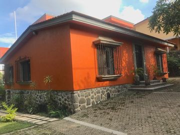 CASA EN JARDINES LAS DELICIAS