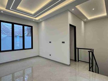 Rumah Mewah belakang ragunan Jagakarsa