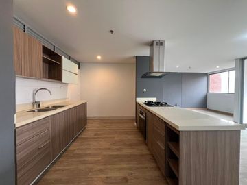 Apartamento en Arriendo en Castropol, Poblado Medellín Antioquia