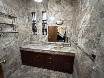 Casa en Esquina Frente a Parque | 512 m² de Terreno | Colonia El Mirador Puebla
