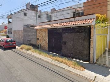 CASA EN VENTA EN CANDILES, QUERETARO.