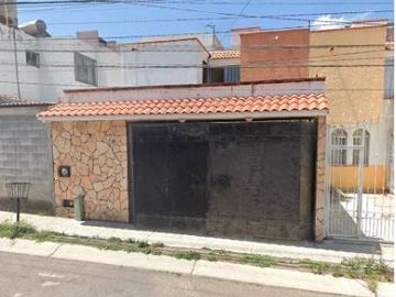 CASA EN VENTA EN CANDILES, QUERETARO.