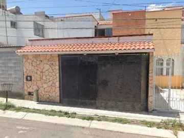 CASA EN VENTA EN CANDILES, QUERETARO.