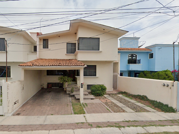 CASA EN VENTA EN COLINAS DE CIMATORIO, QUERETARO.