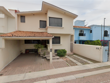 CASA EN VENTA EN COLINAS DE CIMATORIO, QUERETARO.