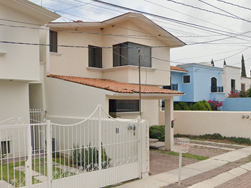 CASA EN VENTA EN COLINAS DE CIMATORIO, QUERETARO.