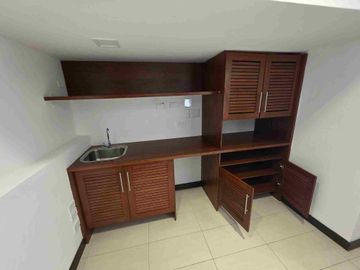 Arriendo local comercial Cumbayá cerca a la Universidad San Francisco av principal Paseo San Francisco
