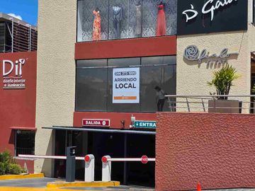 Arriendo local comercial Cumbayá cerca a la Universidad San Francisco av principal Paseo San Francisco
