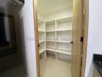 Departamento en Venta en Huixquilucan, Bosque Real CMB 27-302.