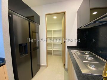 Departamento en Venta en Huixquilucan, Bosque Real CMB 27-302.
