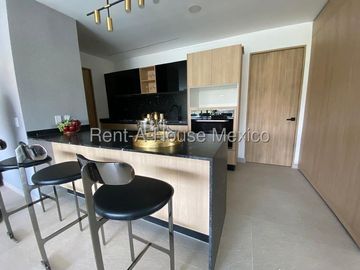 Departamento en Venta en Huixquilucan, Bosque Real CMB 27-302.