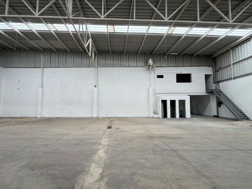 Bodega en Renta en Santa Ana Tepatitlán | 632 m² para Operación y Almacenamiento