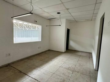 Bodega en Renta en Santa Ana Tepatitlán | 632 m² para Operación y Almacenamiento