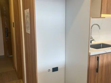 Suite mono-ambiente de venta con terraza enorme en la Remigio Crespo, cerca del Centro Historico de Cuenca y Universidad de Cuenca