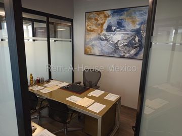 Oficina Amueblada en Venta en Centro Sur | 356 m² | Más de 70 Estaciones de Trabajo | Seguridad 24/7 / DG