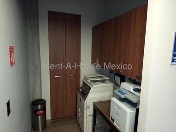 Oficina Amueblada en Venta en Centro Sur | 356 m² | Más de 70 Estaciones de Trabajo | Seguridad 24/7 / DG