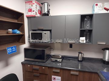 Oficina Amueblada en Venta en Centro Sur | 356 m² | Más de 70 Estaciones de Trabajo | Seguridad 24/7 / DG