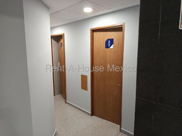 Oficina Amueblada en Venta en Centro Sur | 356 m² | Más de 70 Estaciones de Trabajo | Seguridad 24/7 / DG