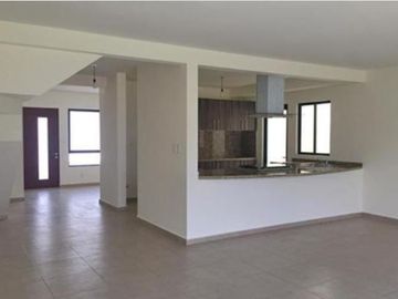 CASA EN VENTA EN FRACC. MONTE EVEREST, JURIQUIILLA, QUERETARO.
