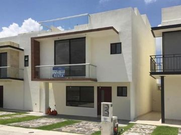 CASA EN VENTA EN FRACC. MONTE EVEREST, JURIQUIILLA, QUERETARO.
