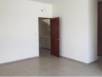 CASA EN VENTA EN FRACC. MONTE EVEREST, JURIQUIILLA, QUERETARO.