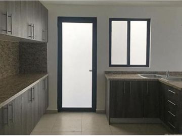 CASA EN VENTA EN FRACC. MONTE EVEREST, JURIQUIILLA, QUERETARO.
