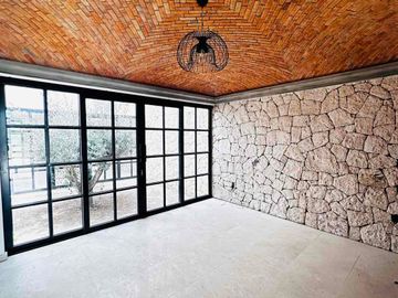 Casa sin Muebles ,4 recámaras.