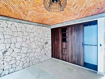 Casa sin Muebles ,4 recámaras.
