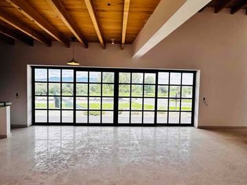 Casa sin Muebles ,4 recámaras.