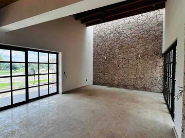 Casa sin Muebles ,4 recámaras.