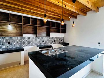 Casa sin Muebles ,4 recámaras.