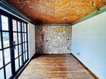 Casa sin Muebles ,4 recámaras.