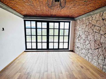 Casa sin Muebles ,4 recámaras.