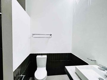 Casa sin Muebles ,4 recámaras.