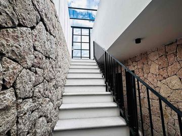 Casa sin Muebles ,4 recámaras.