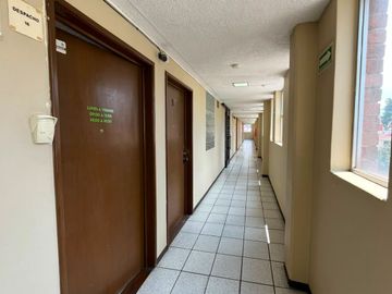 En RENTA… Local Comercial, Ubicado en Plaza Comercial San Carlos, Metepec