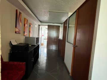 En RENTA… Local Comercial, Ubicado en Plaza Comercial San Carlos, Metepec