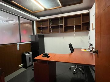 En RENTA… Local Comercial, Ubicado en Plaza Comercial San Carlos, Metepec