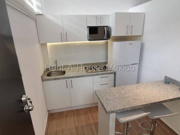 Loft Amueblado en Renta | Cerca de Los Arcos y Universidad Cuauhtémoc | Servicios Incluidos / DG