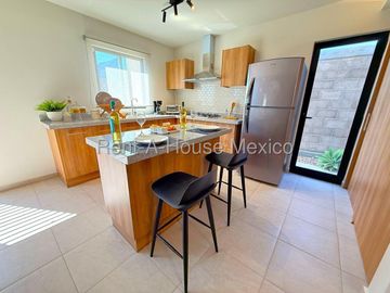 Casa en Venta | 3 Recámaras | Cocina Equipada | Jardín Interior | Amenidades / DG