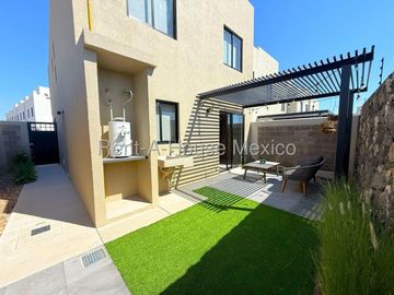 Casa en Venta | 3 Recámaras | Cocina Equipada | Jardín Interior | Amenidades / DG