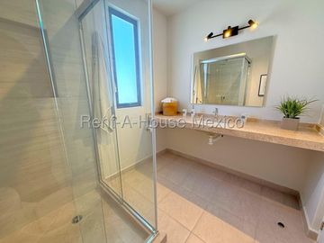 Casa en Venta | 3 Recámaras | Cocina Equipada | Jardín Interior | Amenidades / DG