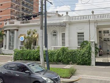 Casa en venta en ESQUINA sobre Av. Vallarta colonia Americana